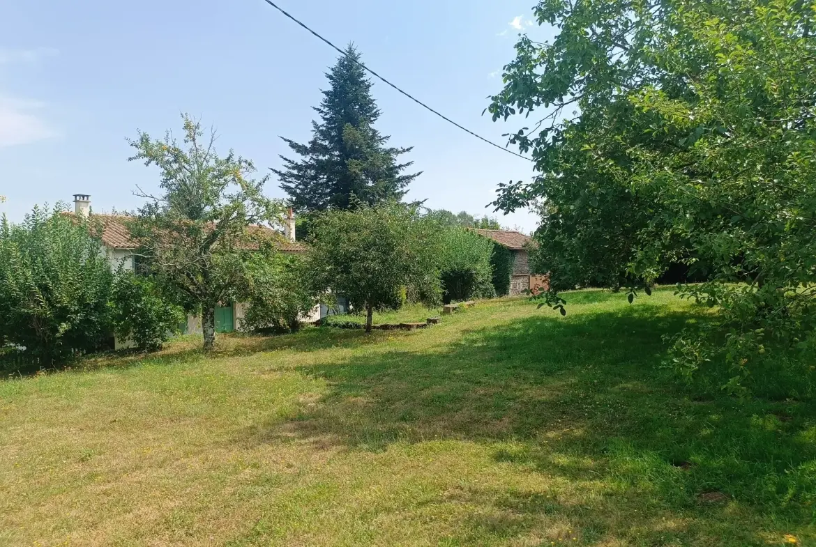 Maison de campagne en pierre à Bioussac (16700) avec jardin, terrasse et garage 