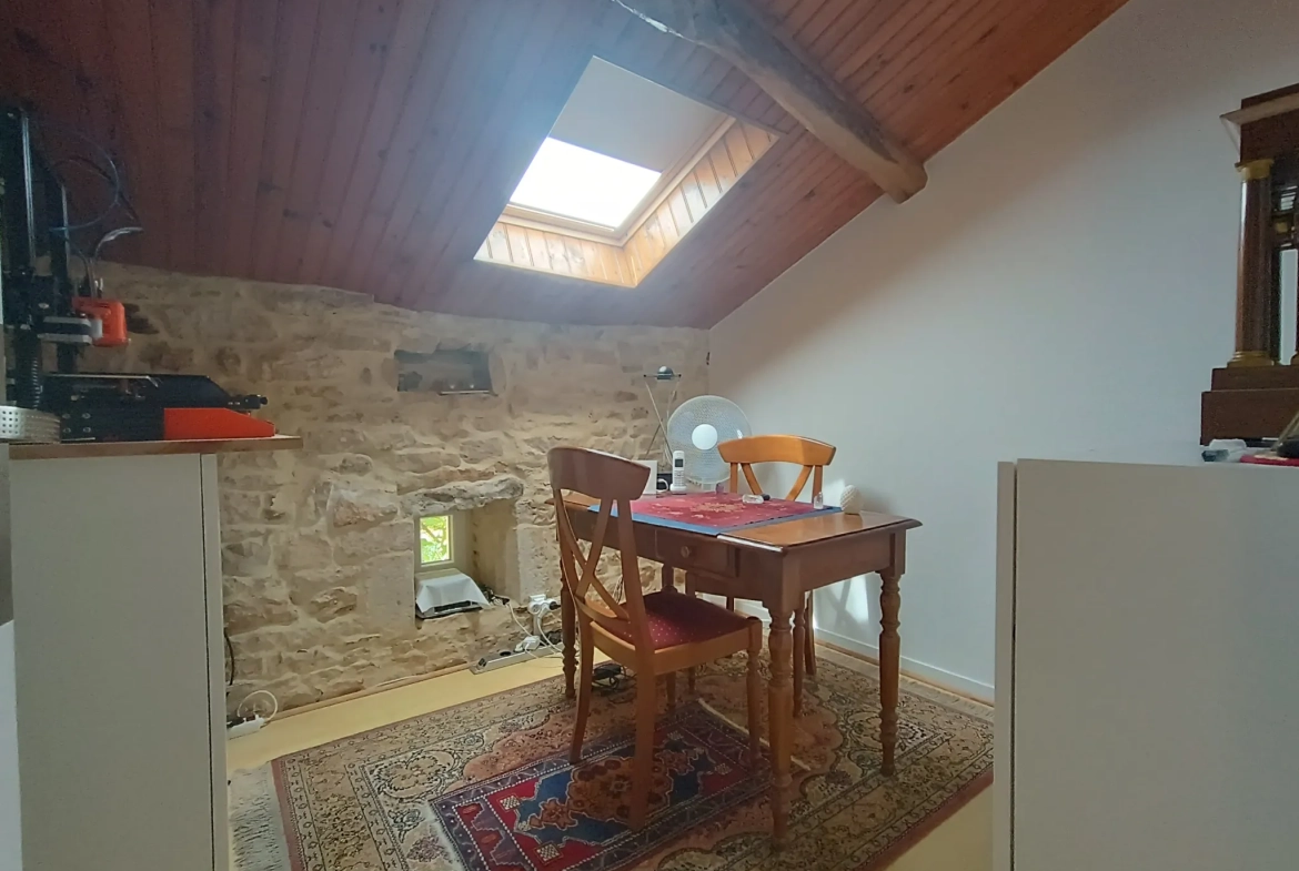 Maison de campagne en pierre à Bioussac (16700) avec jardin, terrasse et garage 
