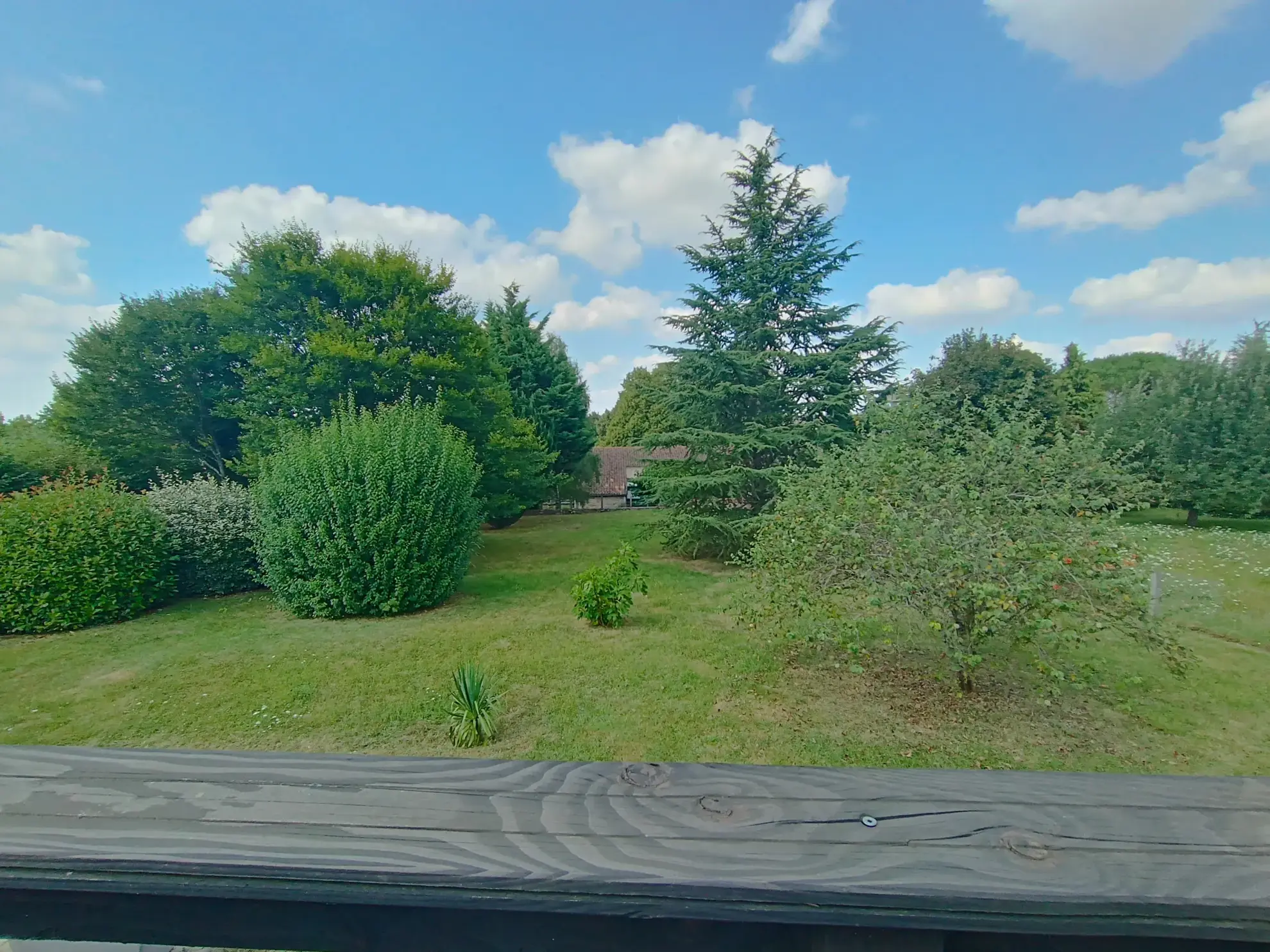 Maison de campagne en pierre à Bioussac (16700) avec jardin, terrasse et garage 