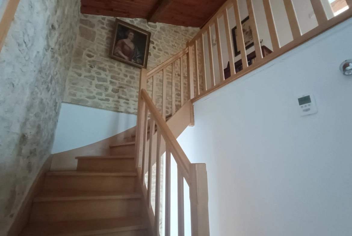 Maison de campagne en pierre à Bioussac (16700) avec jardin, terrasse et garage 