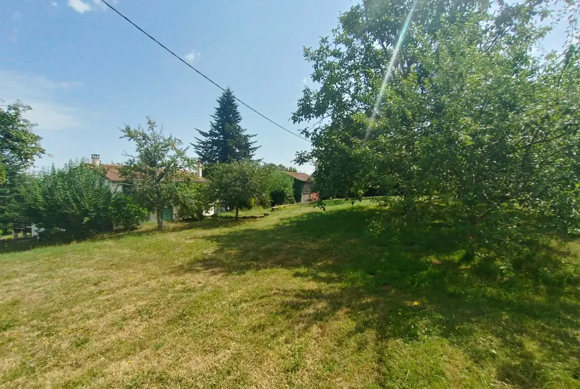Maison de campagne en pierre à Bioussac (16700) avec jardin, terrasse et garage 