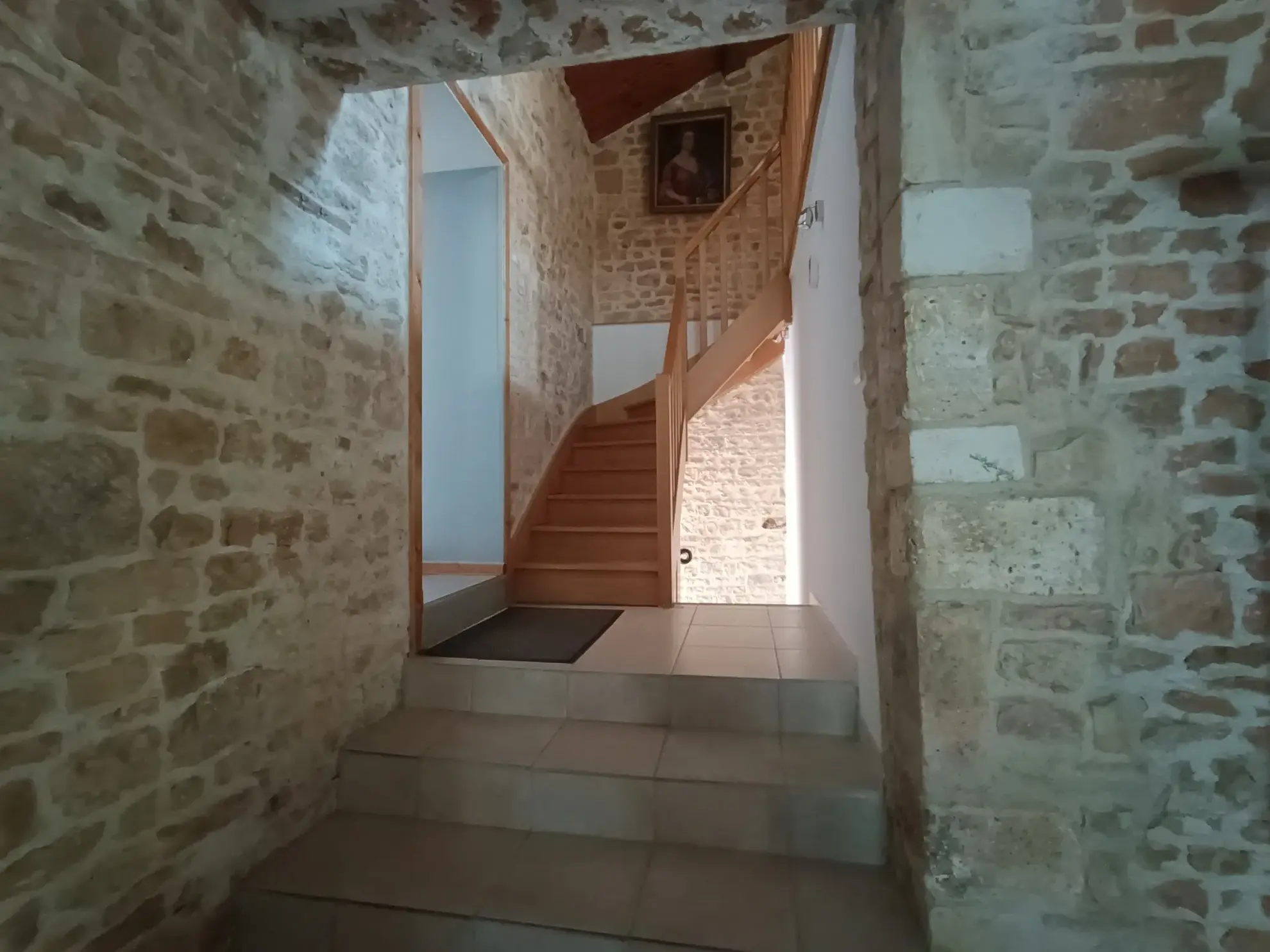 Maison de campagne en pierre à Bioussac (16700) avec jardin, terrasse et garage 