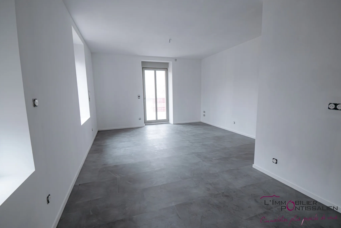 Appartement 2 pièces avec jardin et parking à La Cluse et Mijoux 