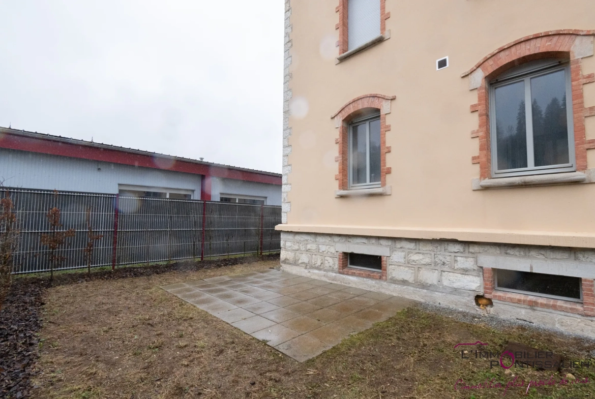Appartement 2 pièces avec jardin et parking à La Cluse et Mijoux 
