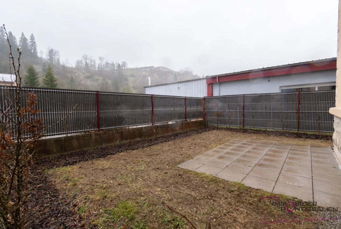 Appartement 2 pièces avec jardin et parking à La Cluse et Mijoux 