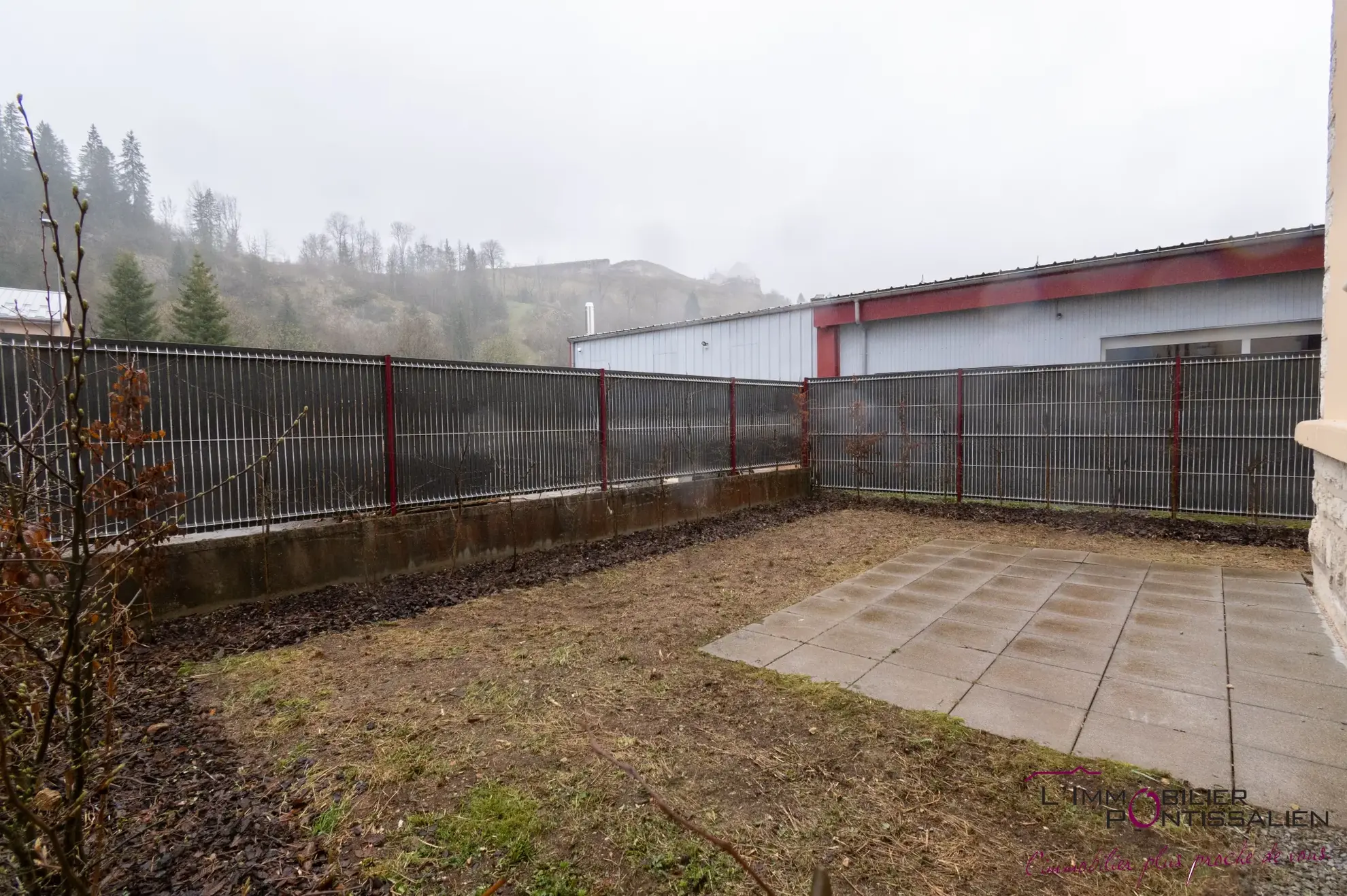 Appartement 2 pièces avec jardin et parking à La Cluse et Mijoux 