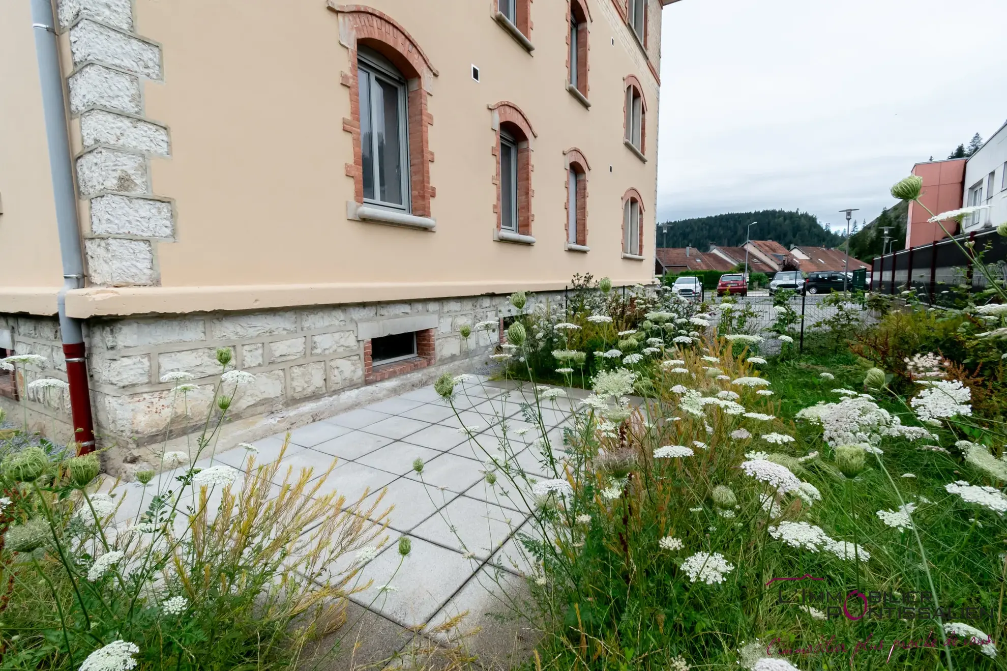 Appartement 2 pièces avec jardin et parking à La Cluse et Mijoux 
