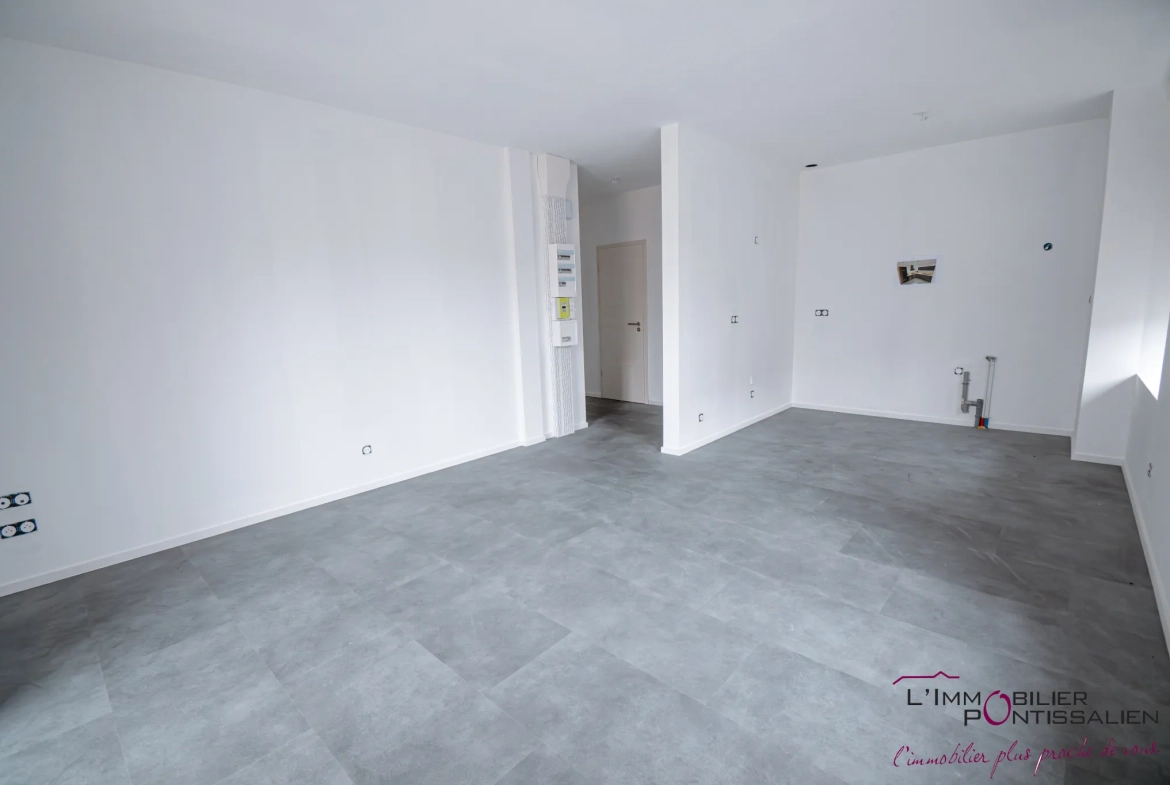 Appartement 2 pièces avec jardin et parking à La Cluse et Mijoux 