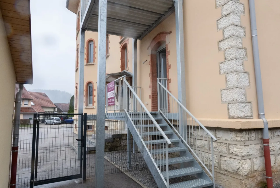 Appartement 2 pièces avec jardin et parking à La Cluse et Mijoux 