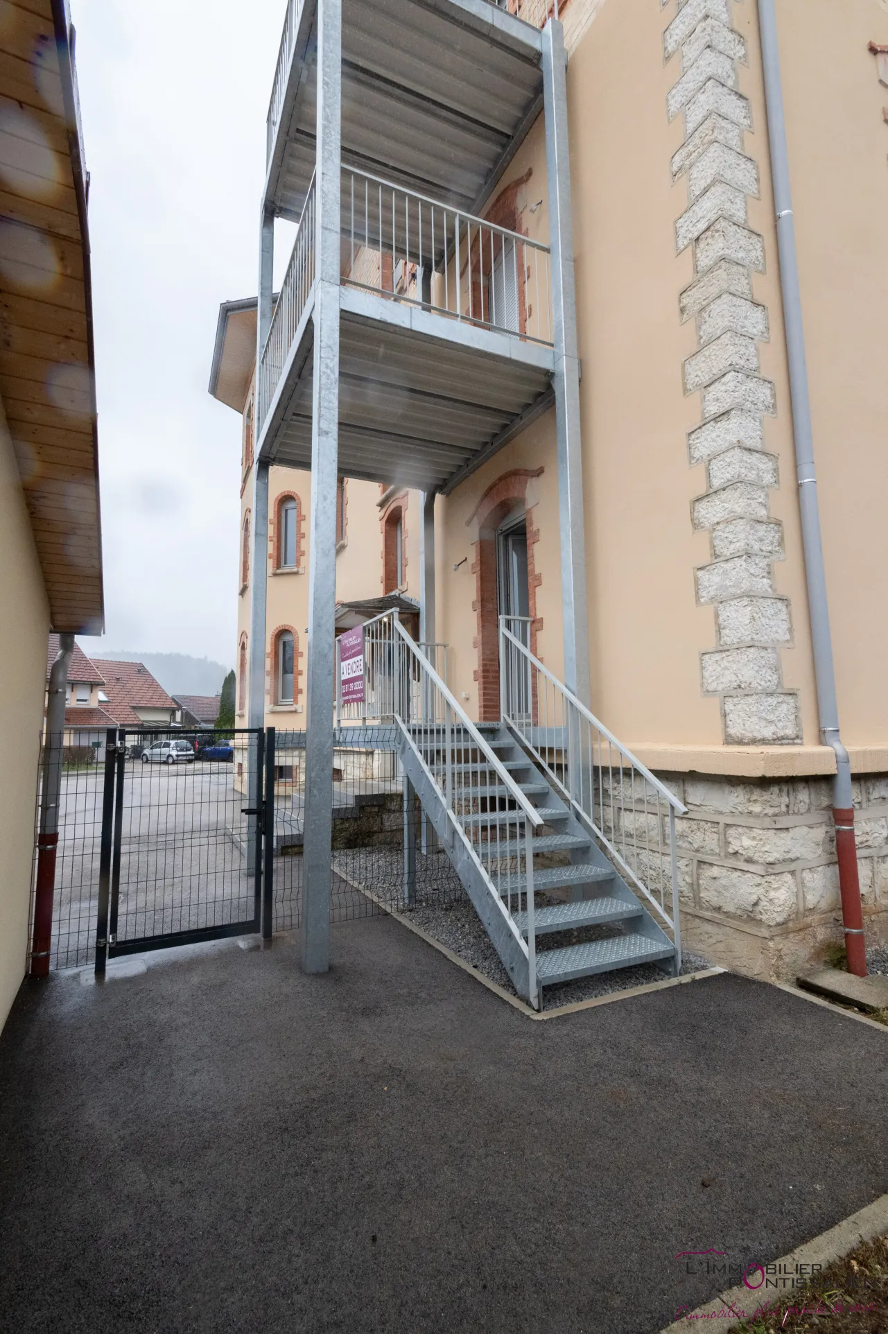 Appartement 2 pièces avec jardin et parking à La Cluse et Mijoux 