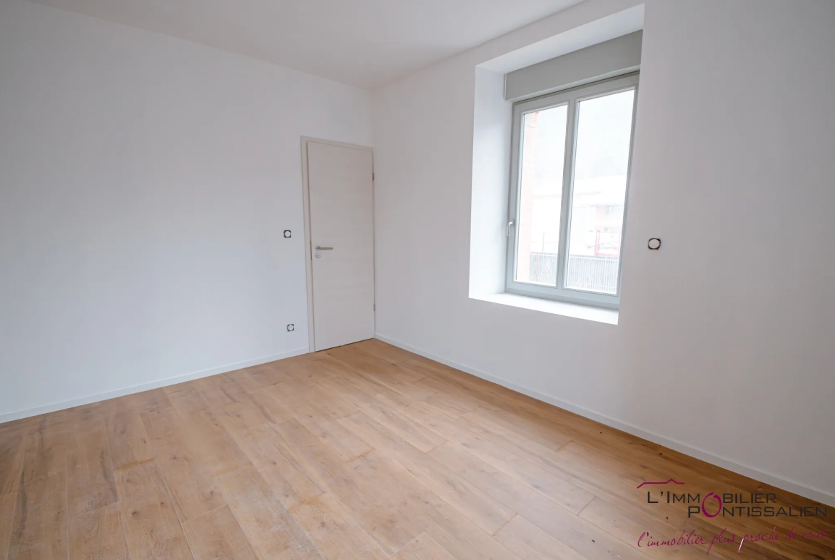 Appartement 2 pièces avec jardin et parking à La Cluse et Mijoux 