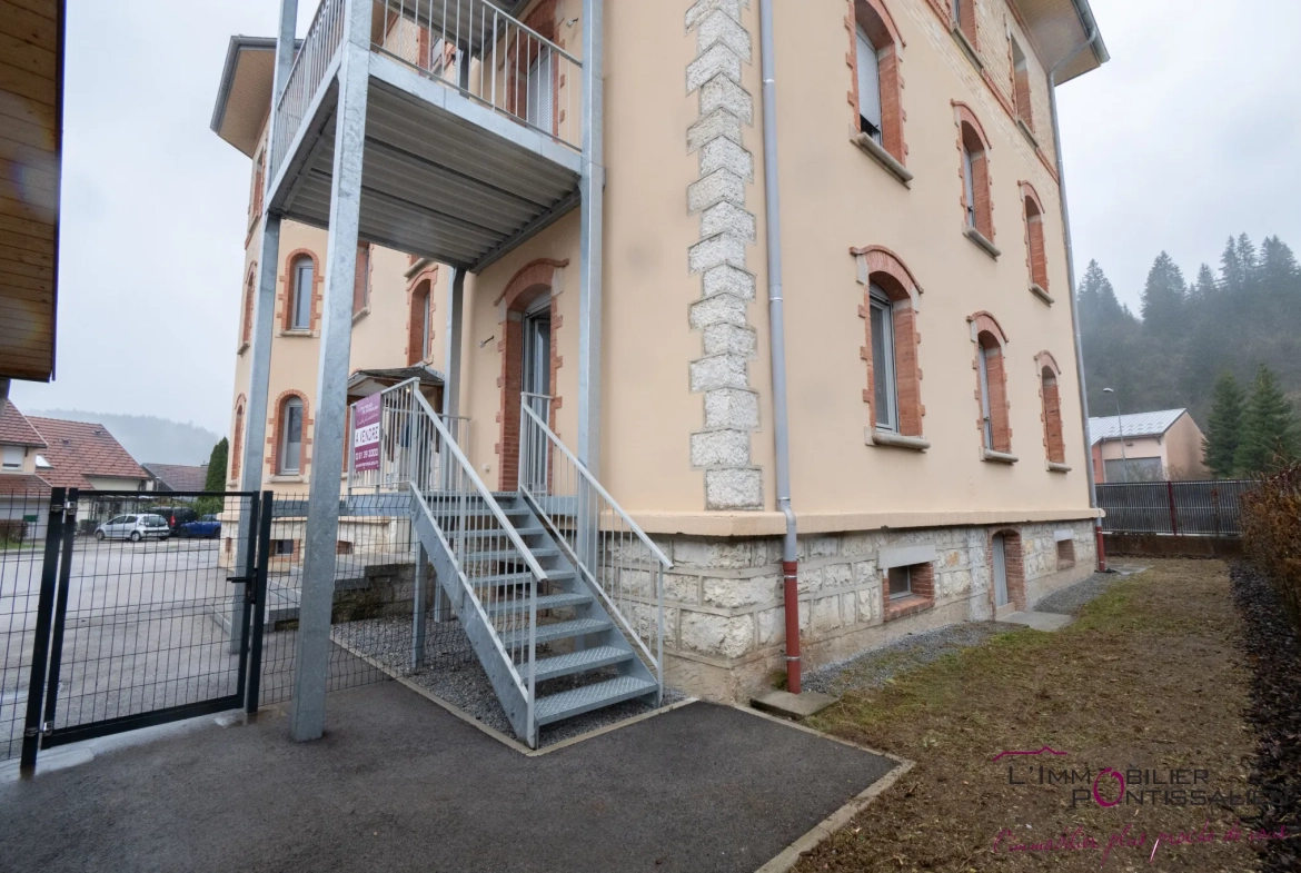 Appartement 2 pièces avec jardin et parking à La Cluse et Mijoux 