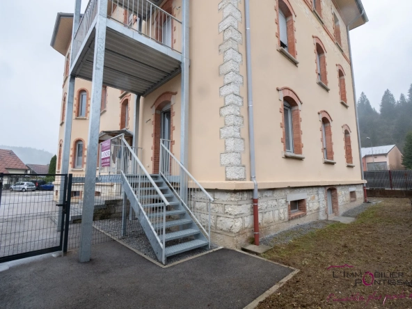 Appartement 2 pièces avec jardin et parking à La Cluse et Mijoux