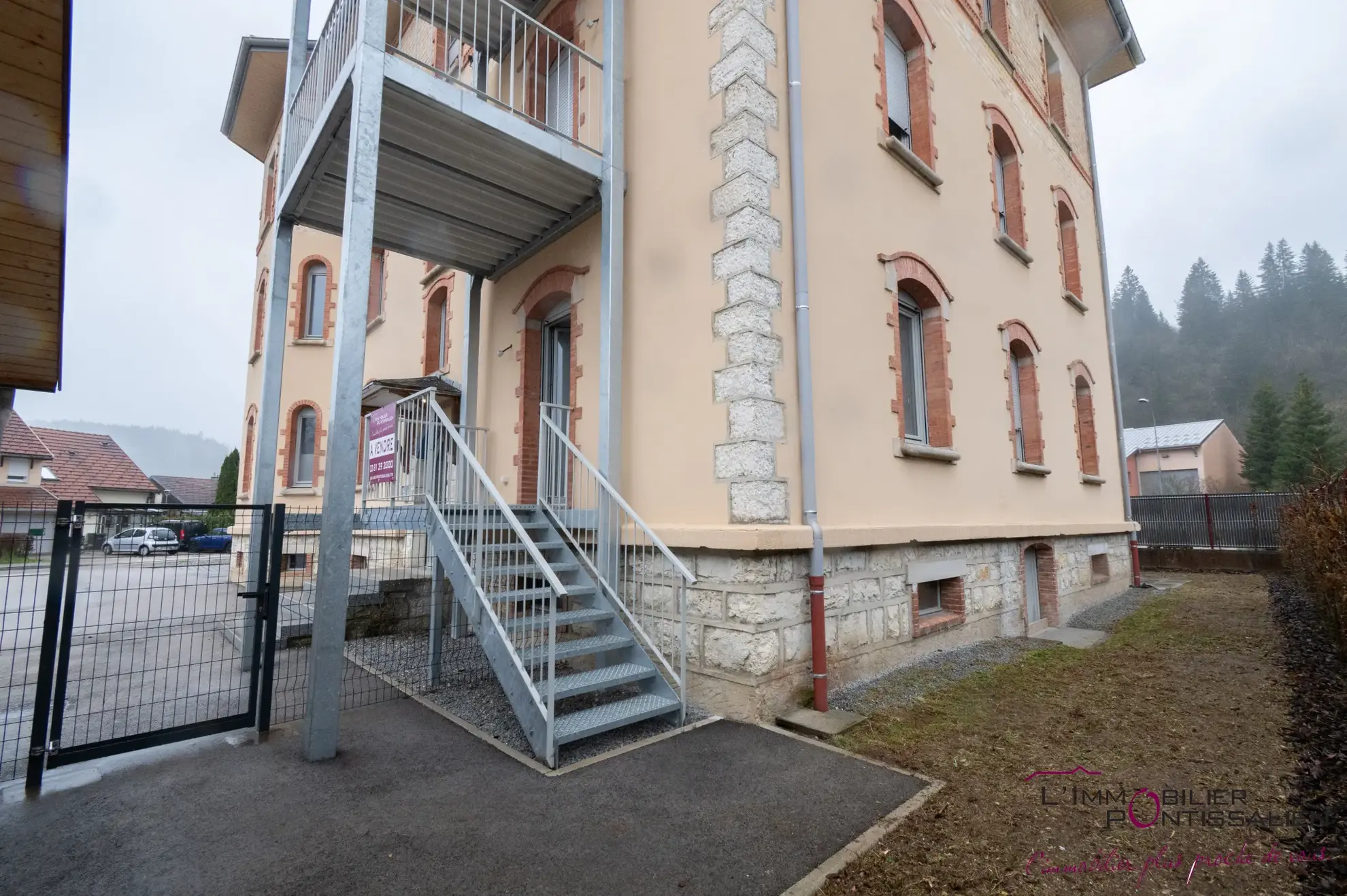 Appartement 2 pièces avec jardin et parking à La Cluse et Mijoux 