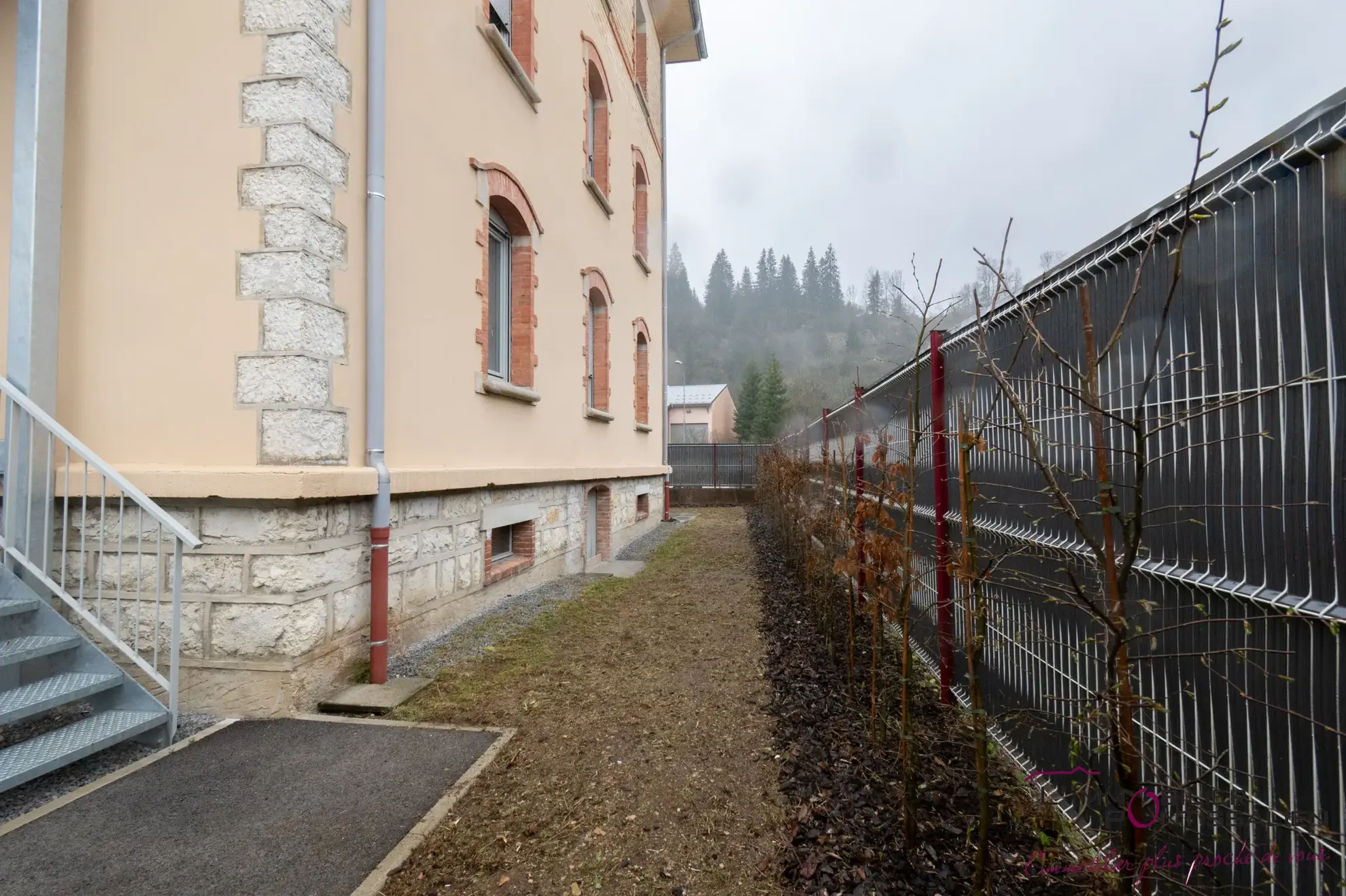 Appartement 2 pièces avec jardin et parking à La Cluse et Mijoux 