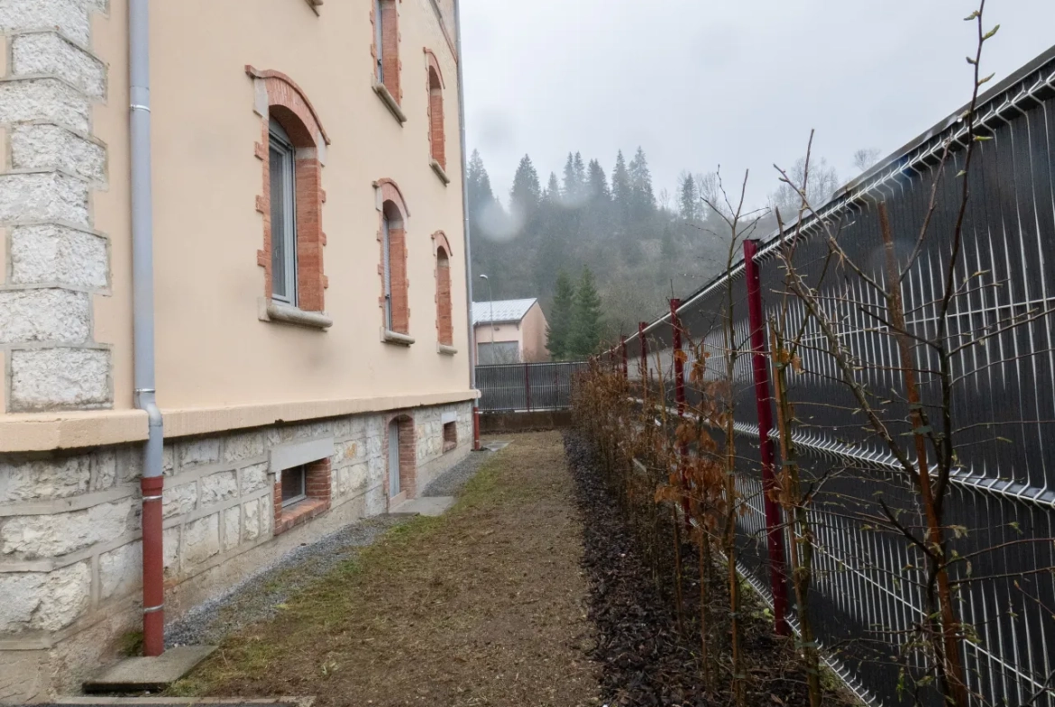 Appartement 2 pièces avec jardin et parking à La Cluse et Mijoux 