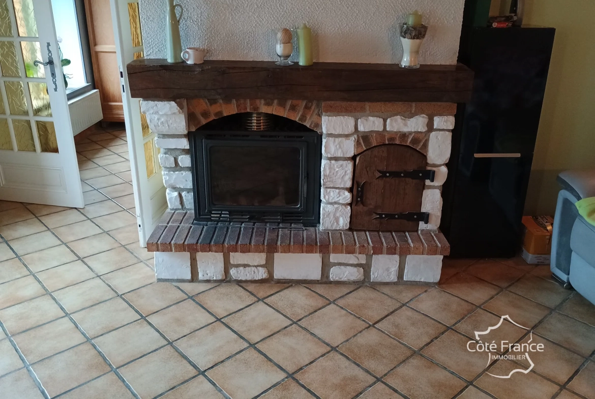 Maison individuelle avec terrain arboré et dépendances à Marfontaine, Aisne 