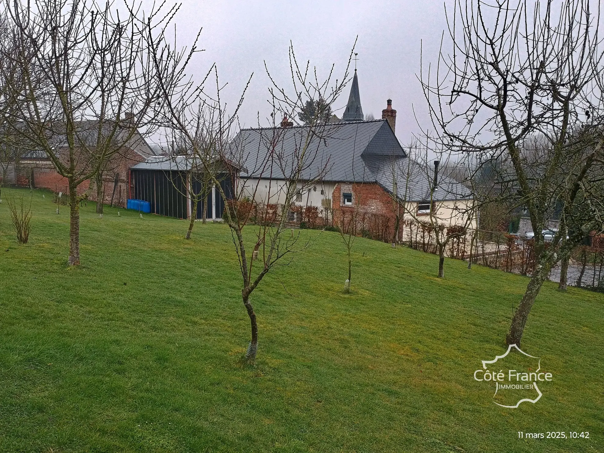 Maison individuelle avec terrain arboré et dépendances à Marfontaine, Aisne 