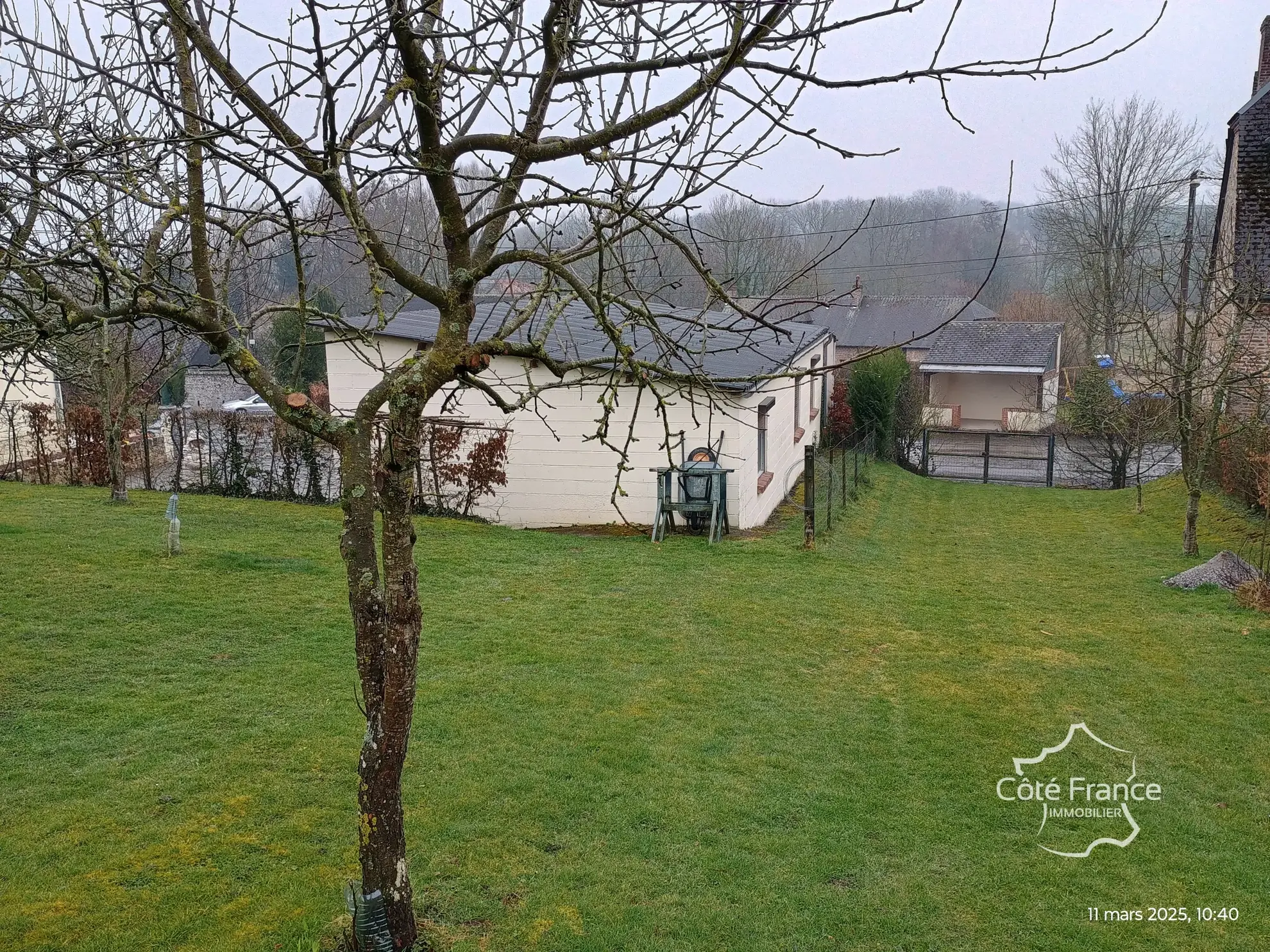 Maison individuelle avec terrain arboré et dépendances à Marfontaine, Aisne 