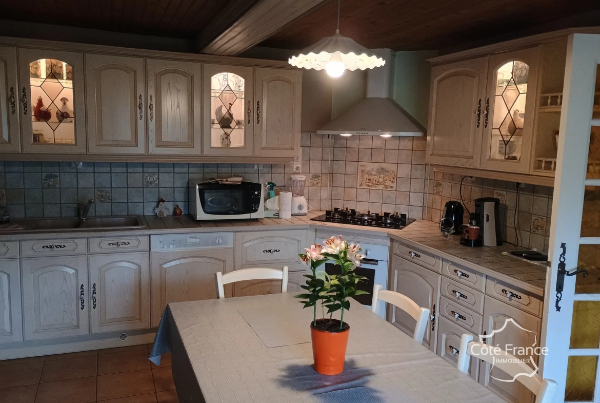 Maison individuelle avec terrain arboré et dépendances à Marfontaine, Aisne 