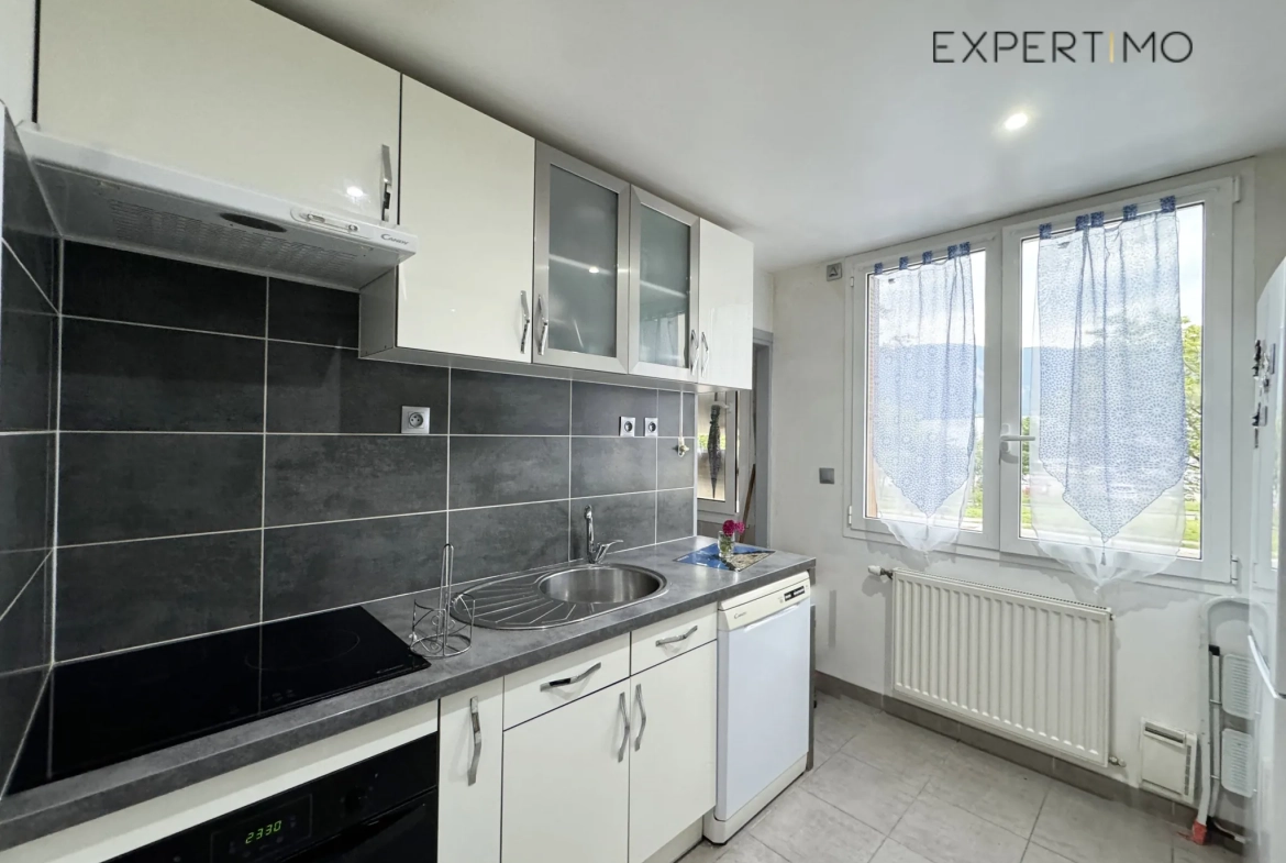 Appartement rénové de 65 m² à Saint Martin d'Hères avec balcon et garage en option 