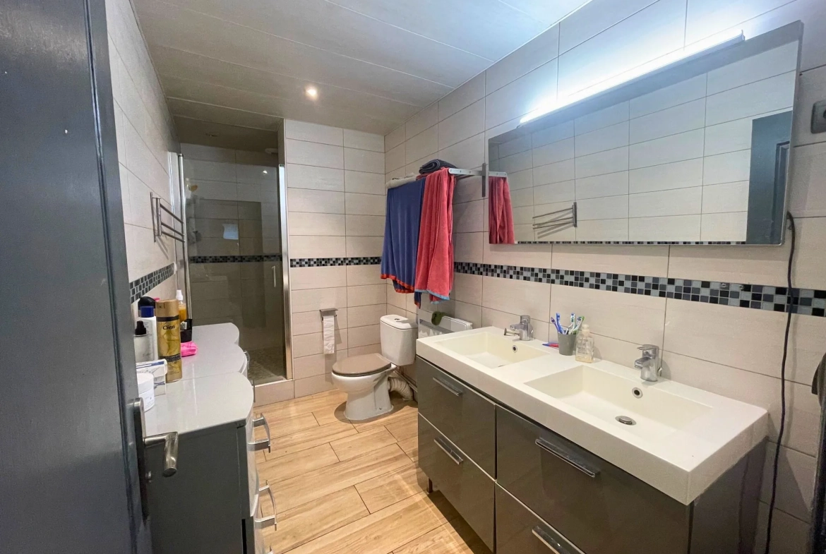 Maison 5 pièces à Roubaix avec jardin, garage et terrasse – secteur recherché 