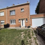 Maison semi plain-pied avec 4 chambres, jardin et garage à Estevelles