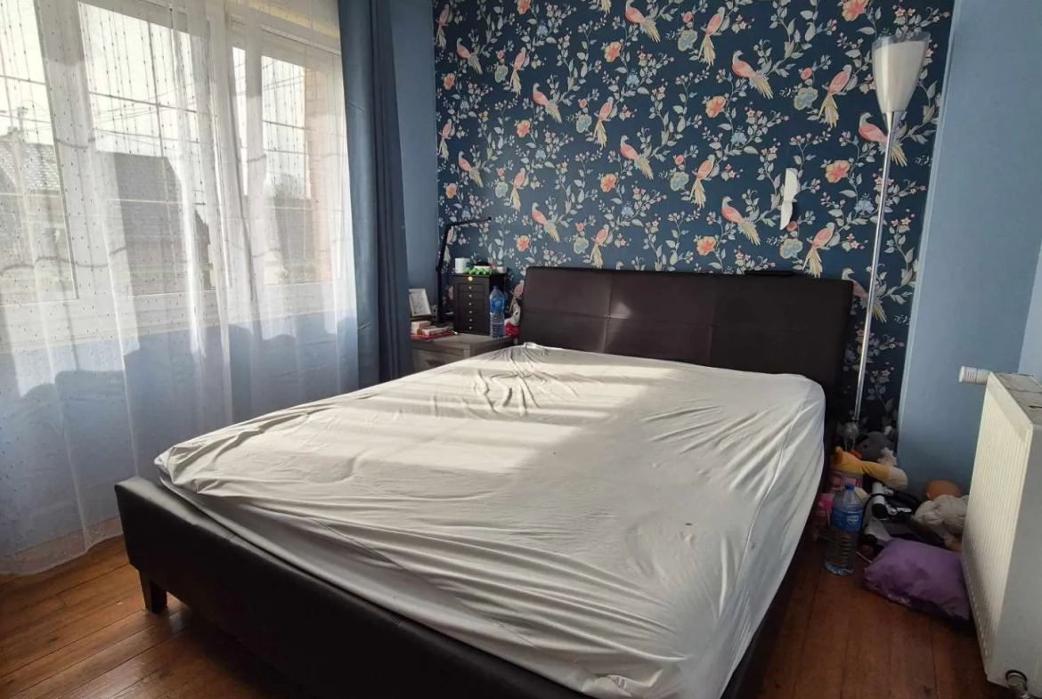 Maison semi plain-pied avec 4 chambres, jardin et garage à Estevelles 