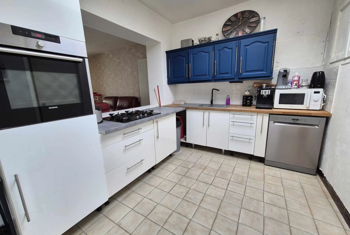 Maison semi plain-pied avec 4 chambres, jardin et garage à Estevelles 