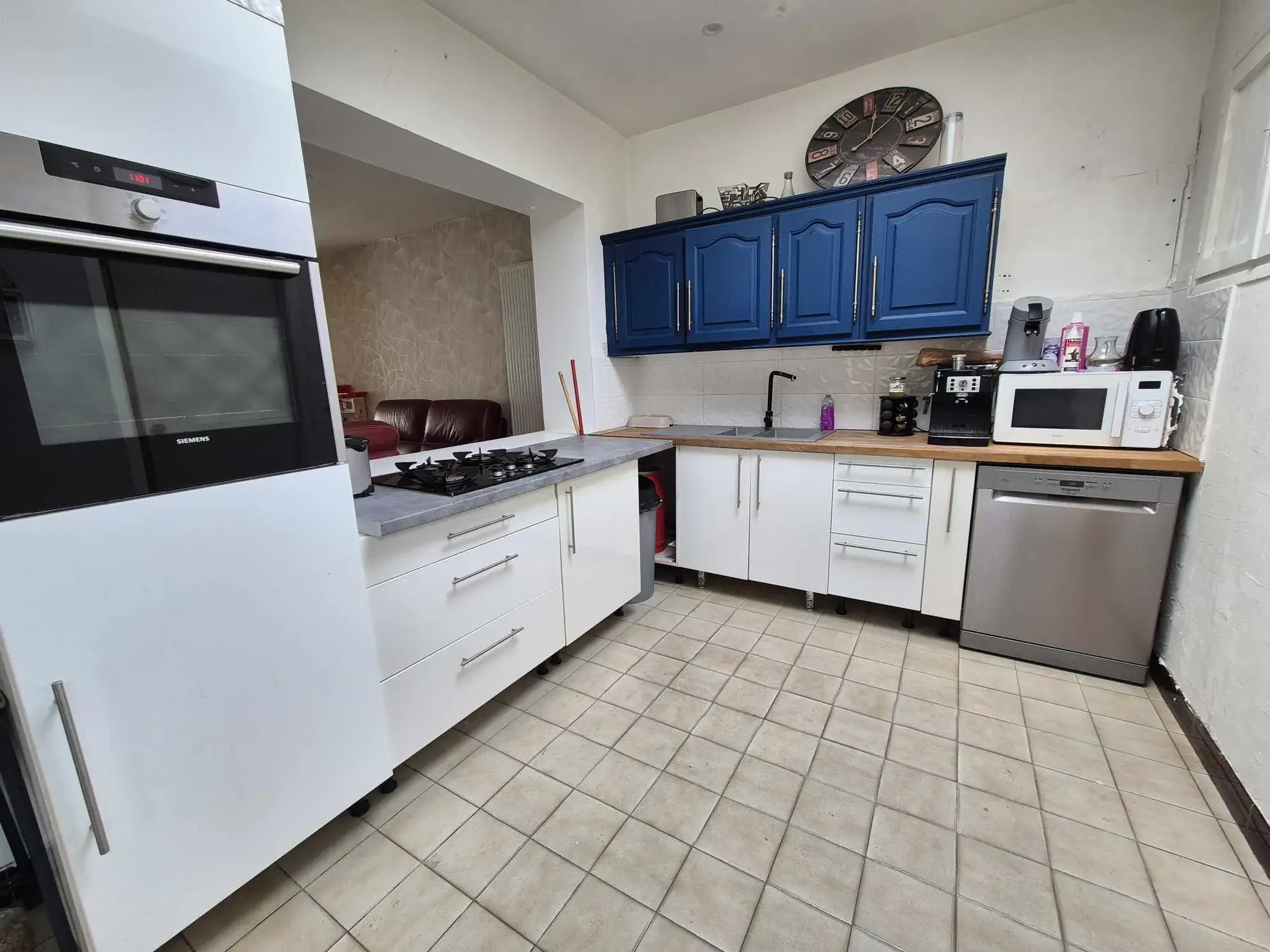 Maison semi plain-pied avec 4 chambres, jardin et garage à Estevelles 