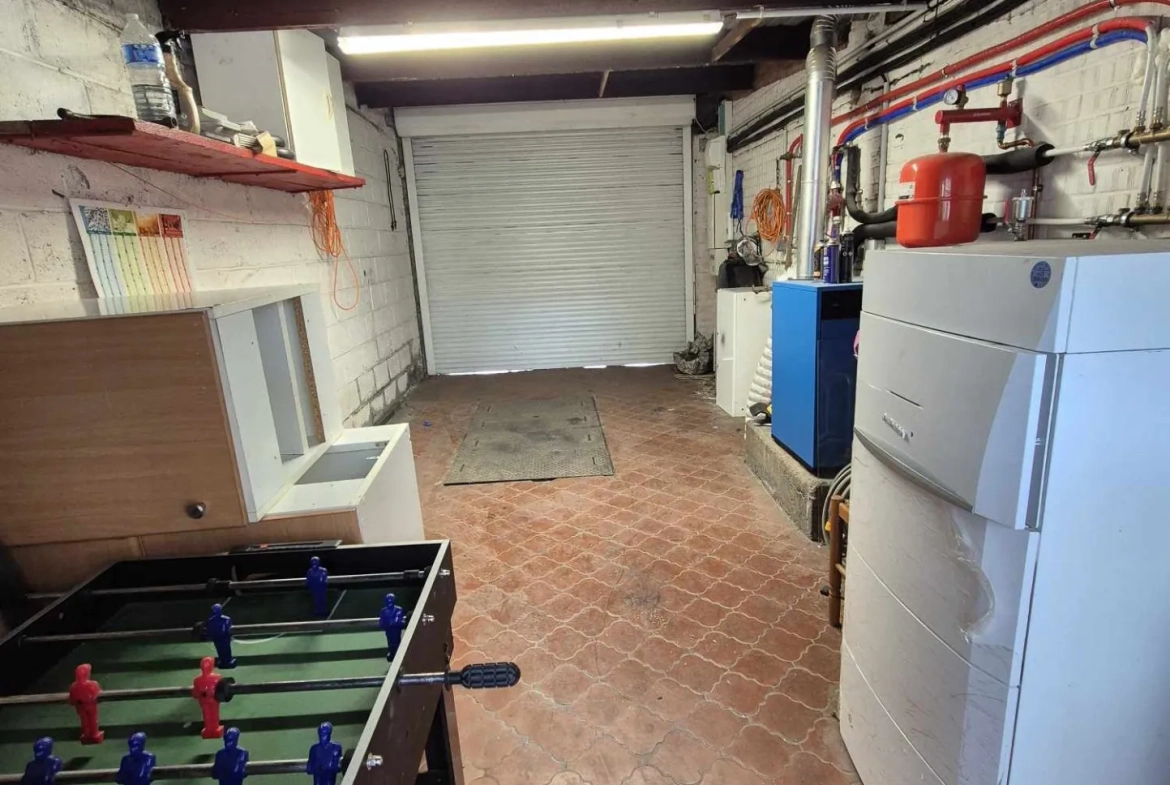 Maison semi plain-pied avec 4 chambres, jardin et garage à Estevelles 