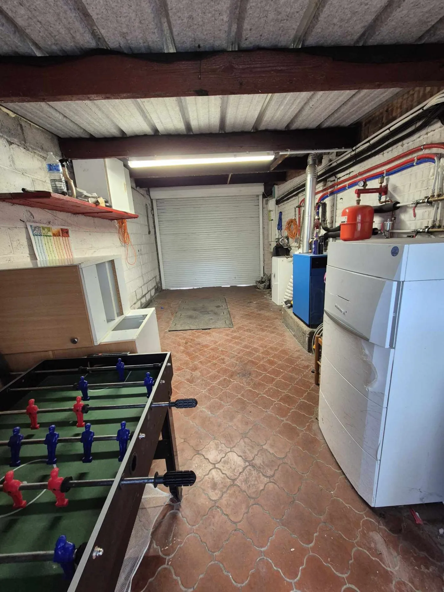 Maison semi plain-pied avec 4 chambres, jardin et garage à Estevelles 