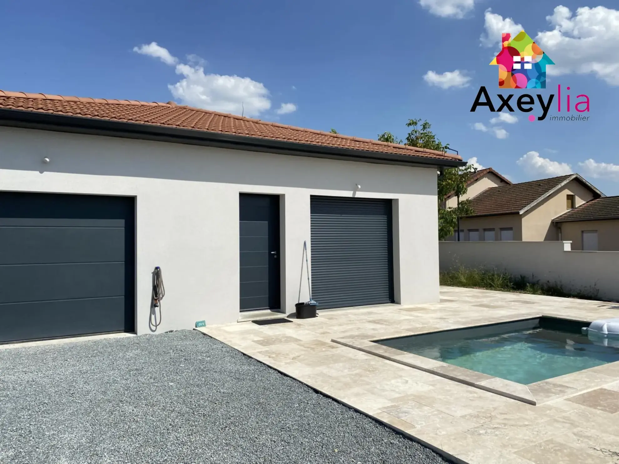 Maison neuve de 2024 avec piscine, 3 chambres, à Charlieu, secteur calme 