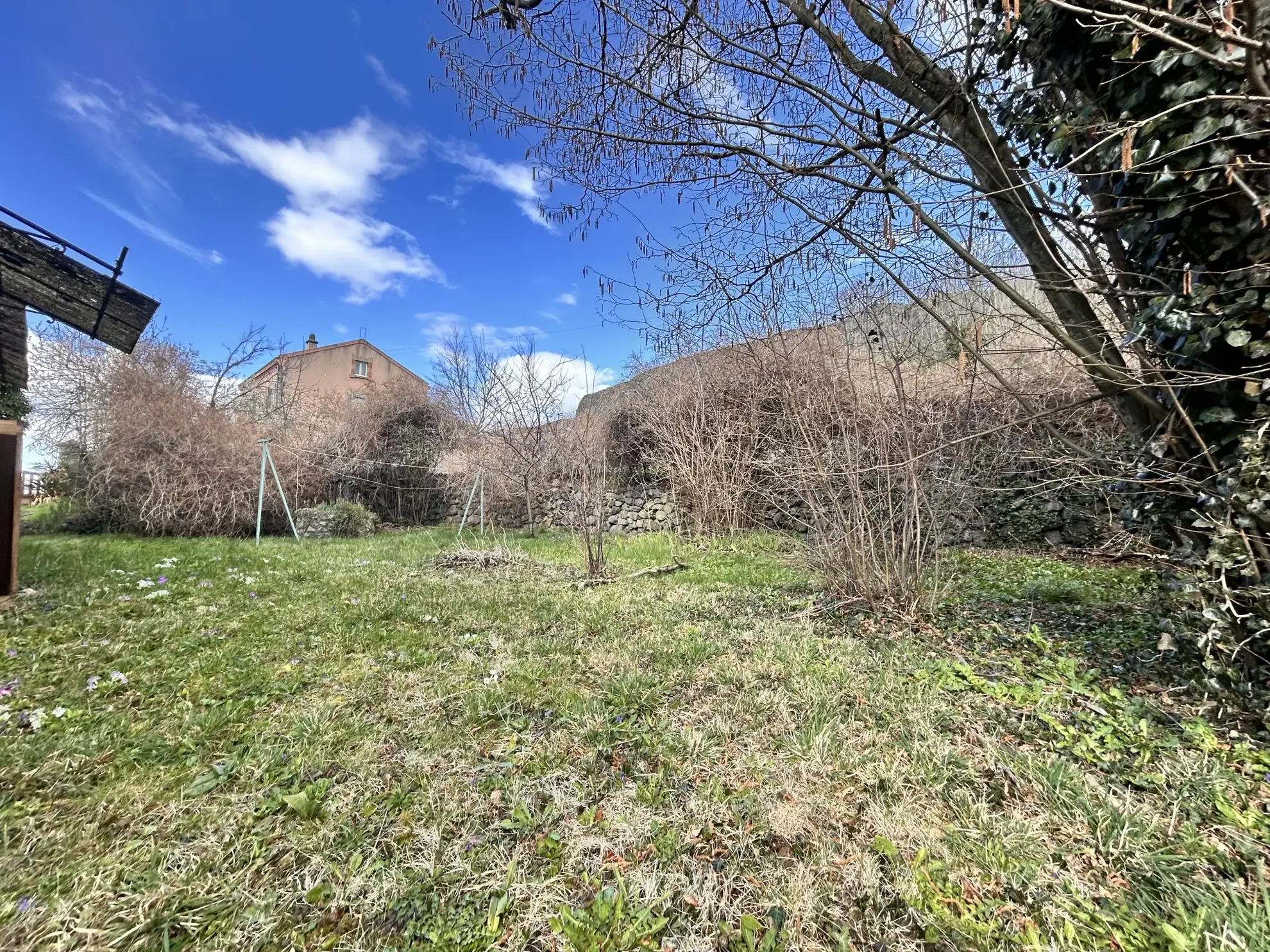 Maison à rénover de 88,77 m² à Pardines, proche d’Issoire, avec potentiel d’extension 