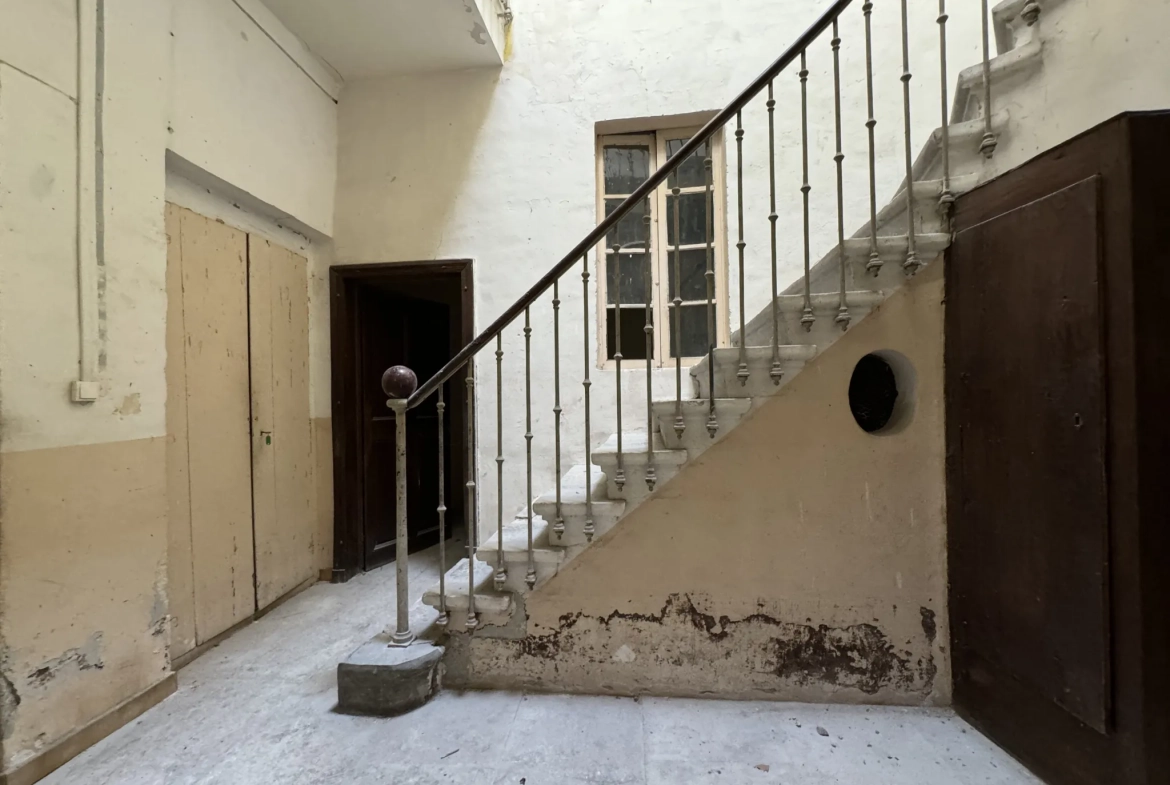 Duplex de charme de 150 m² à Sommières avec jardin et parking au cœur de l’hyper-centre 