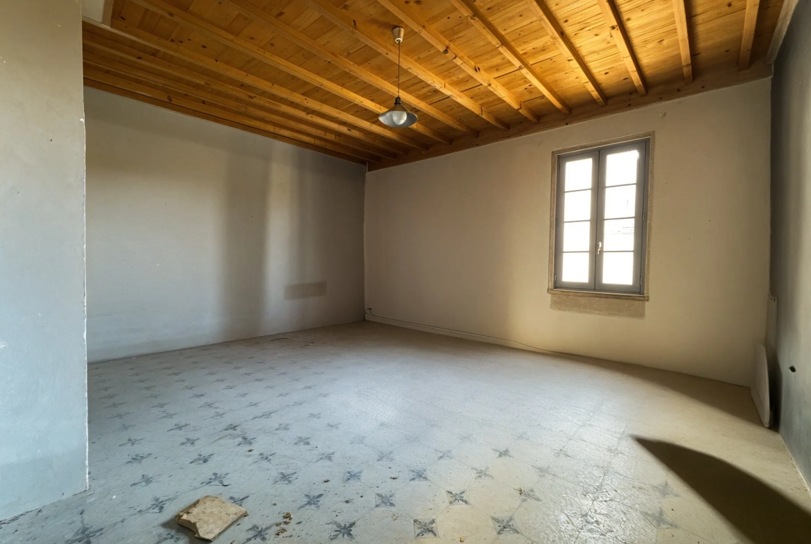 Duplex de charme de 150 m² à Sommières avec jardin et parking au cœur de l’hyper-centre 