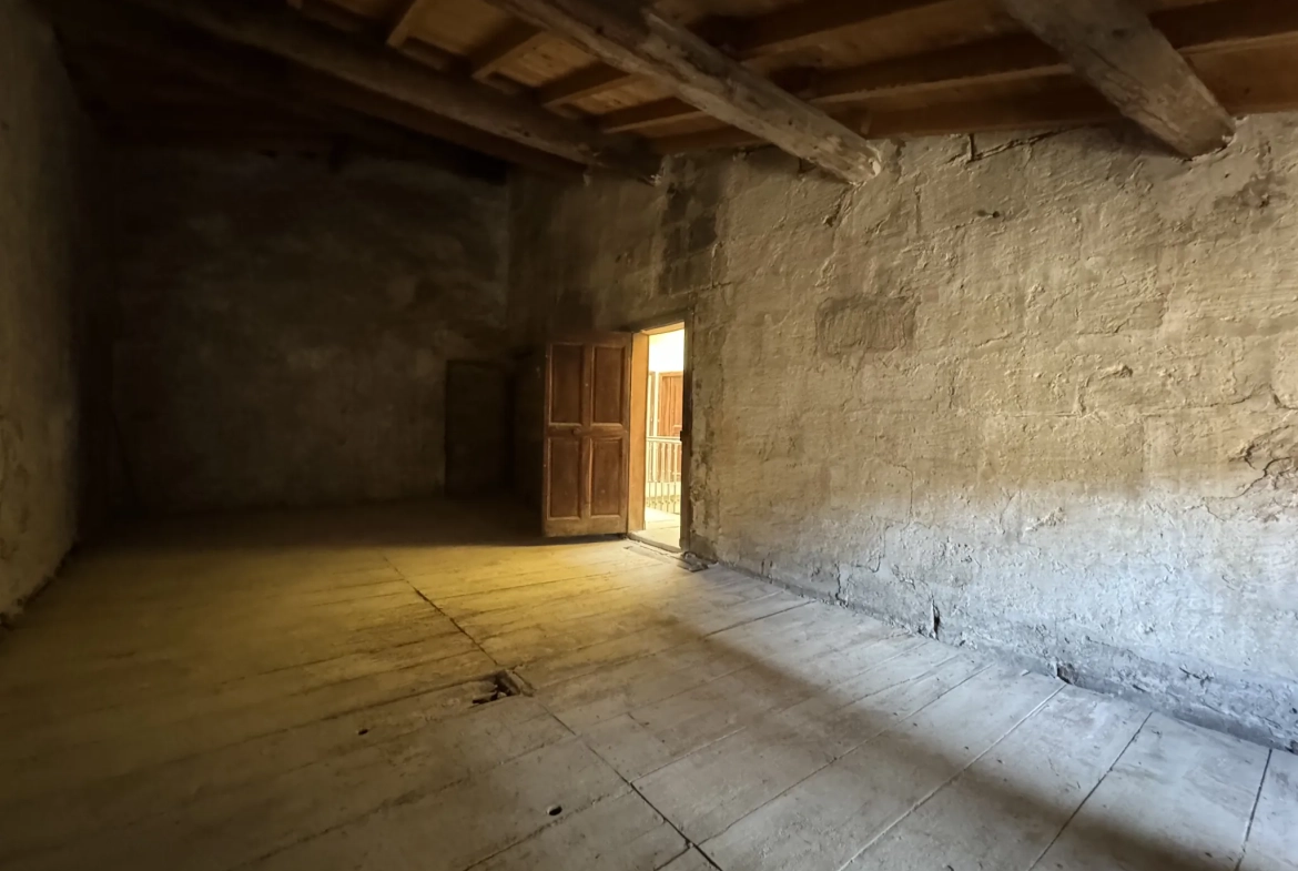 Duplex de charme de 150 m² à Sommières avec jardin et parking au cœur de l’hyper-centre 