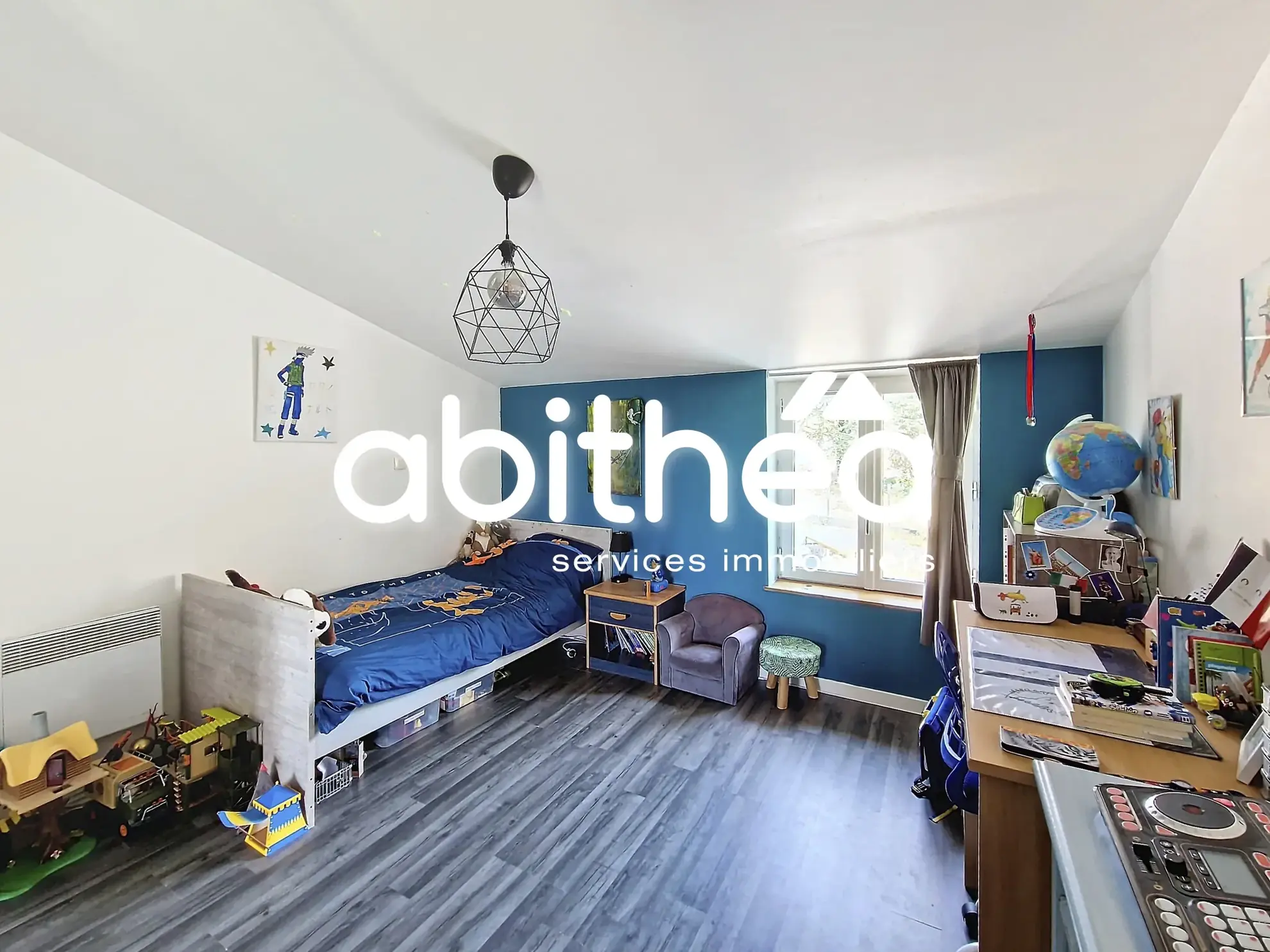 Charentaise rénovée de 117 m² avec 3 chambres, jardin et garage à Annepont 
