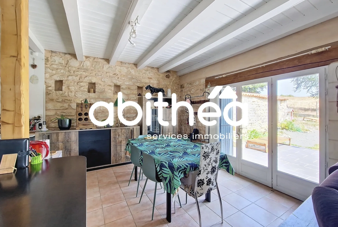 Charentaise rénovée de 117 m² avec 3 chambres, jardin et garage à Annepont 