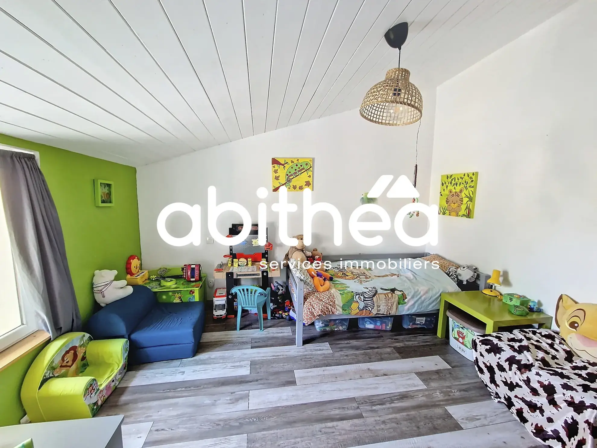 Charentaise rénovée de 117 m² avec 3 chambres, jardin et garage à Annepont 