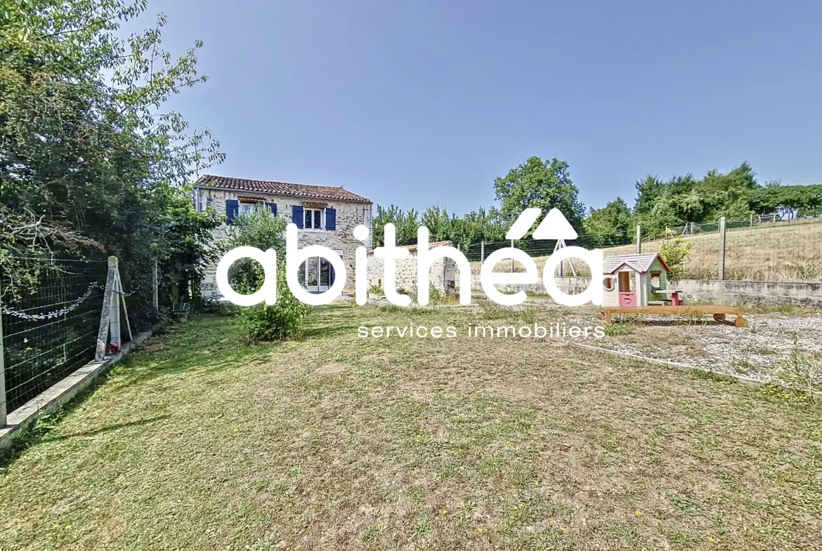 Charentaise rénovée de 117 m² avec 3 chambres, jardin et garage à Annepont 