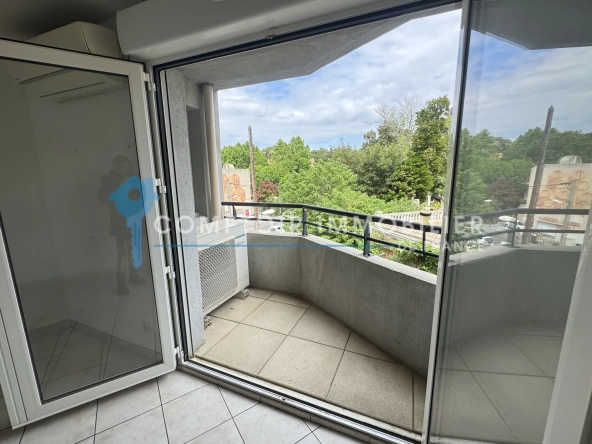 Appartement T3 à Marseille 13004 avec balcon, parking privé et vue sur parc