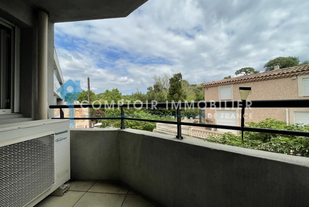 Appartement T3 à Marseille 13004 avec balcon, parking privé et vue sur parc 