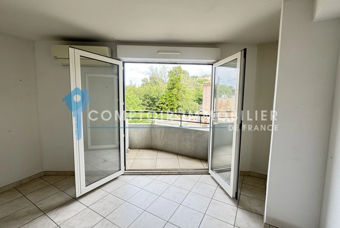 Appartement T3 à Marseille 13004 avec balcon, parking privé et vue sur parc 