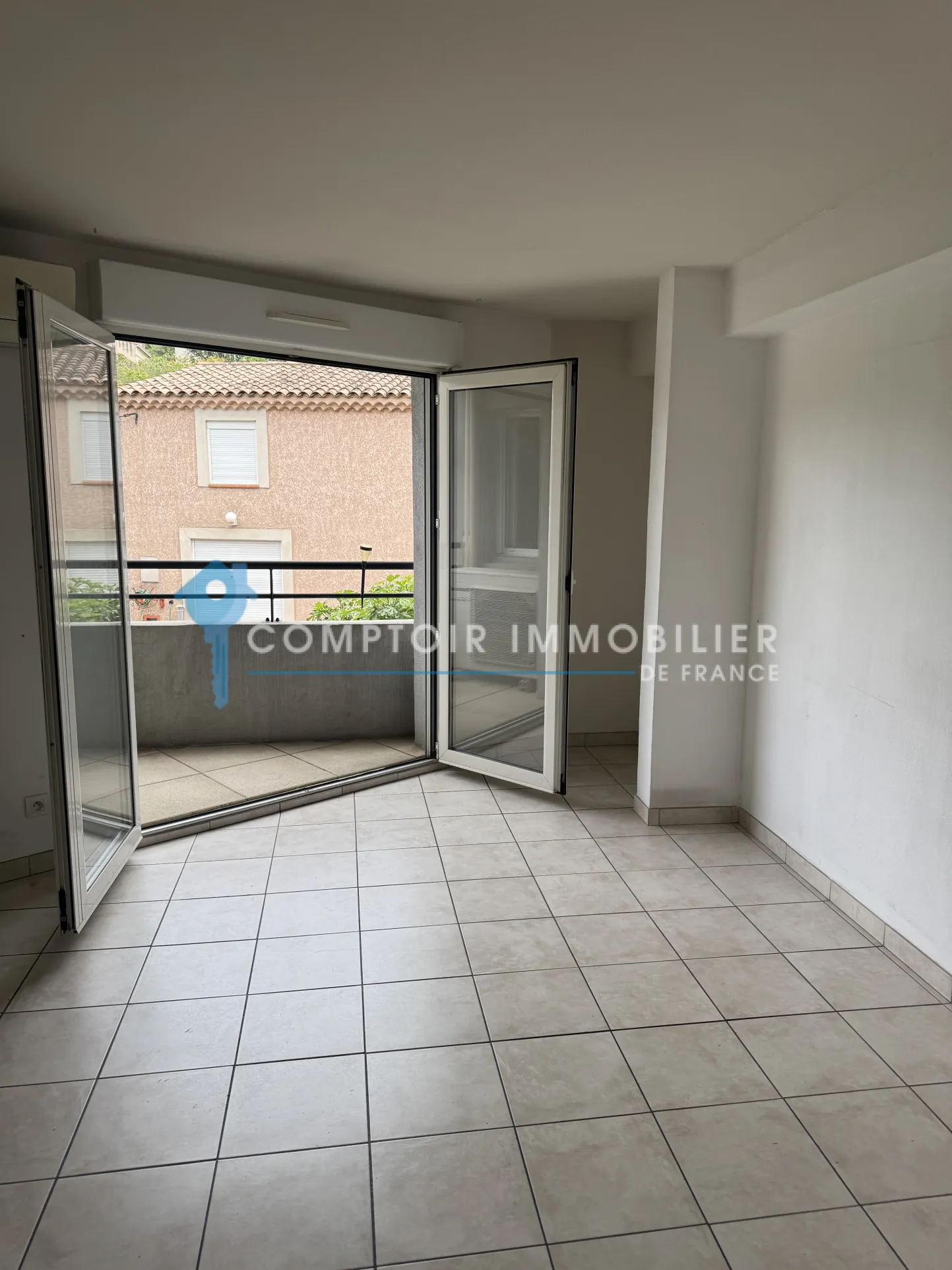 Appartement T3 à Marseille 13004 avec balcon, parking privé et vue sur parc 