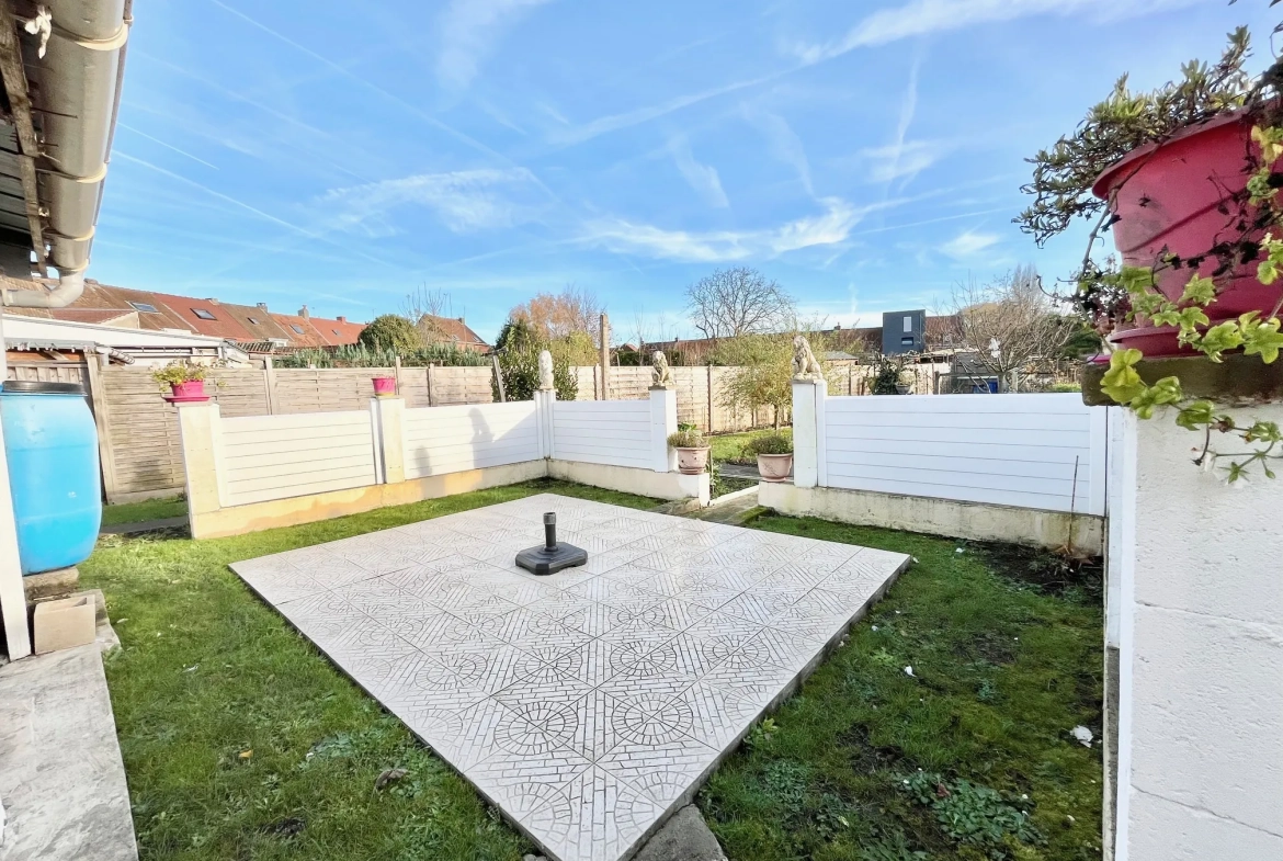 Charmante maison de 108 m² avec jardin et garage près de la frontière belge à Tourcoing 