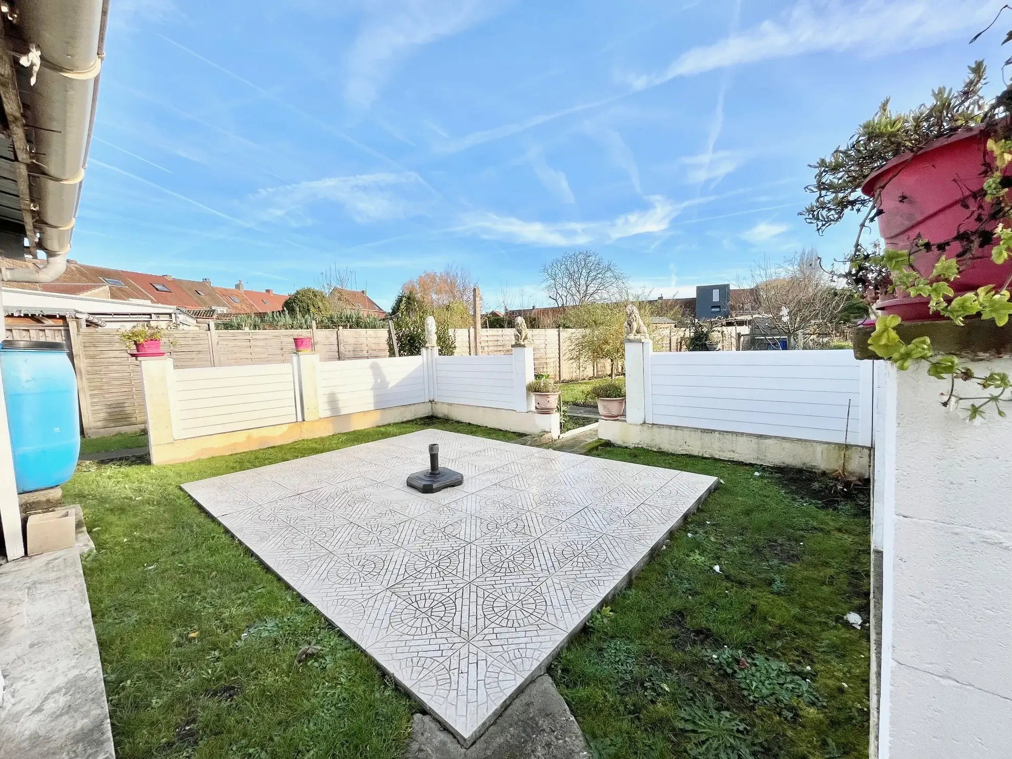 Charmante maison de 108 m² avec jardin et garage près de la frontière belge à Tourcoing 