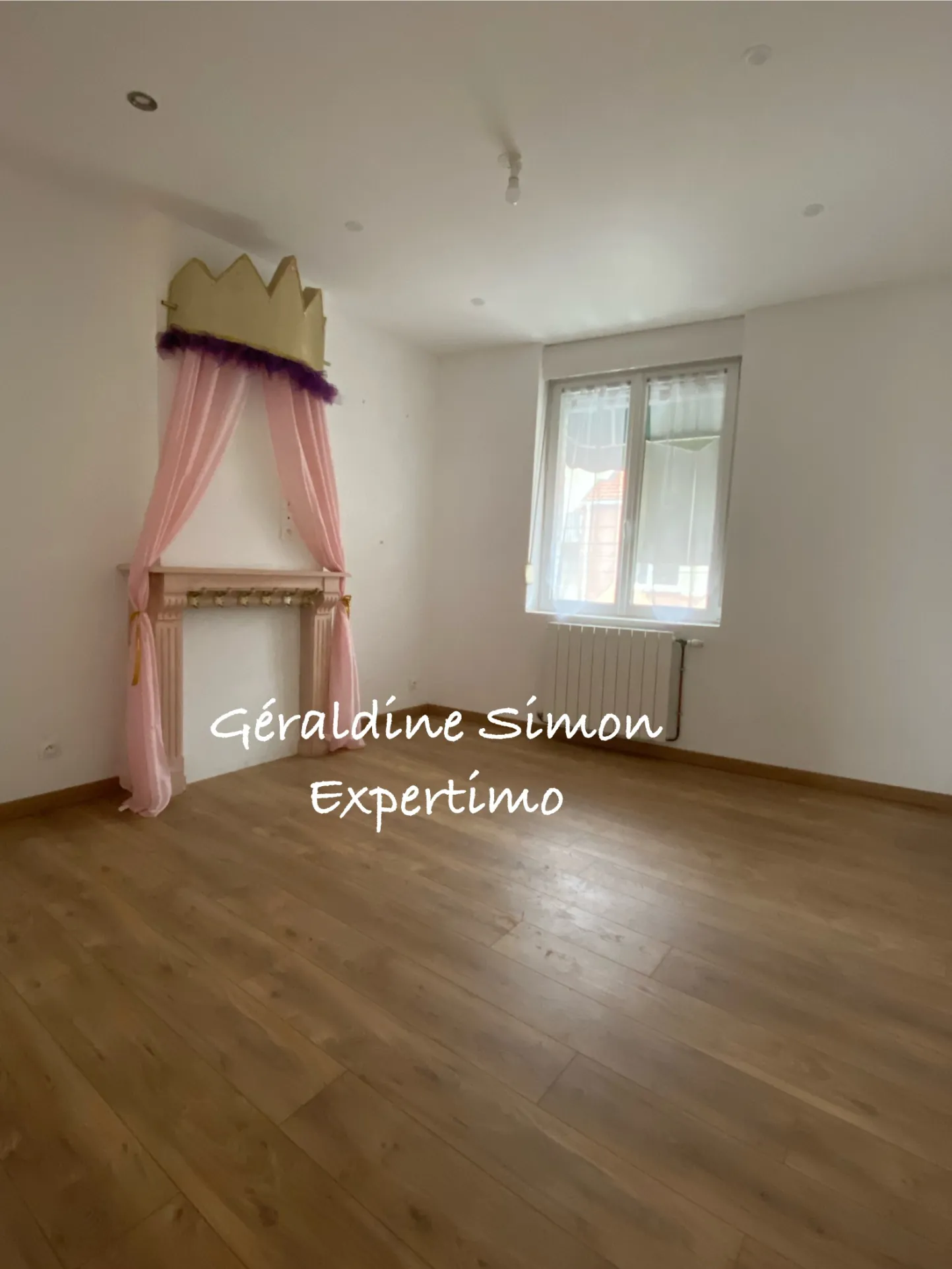 Maison à Lievin de 235 m² avec potentiel mixte et cour spacieuse 