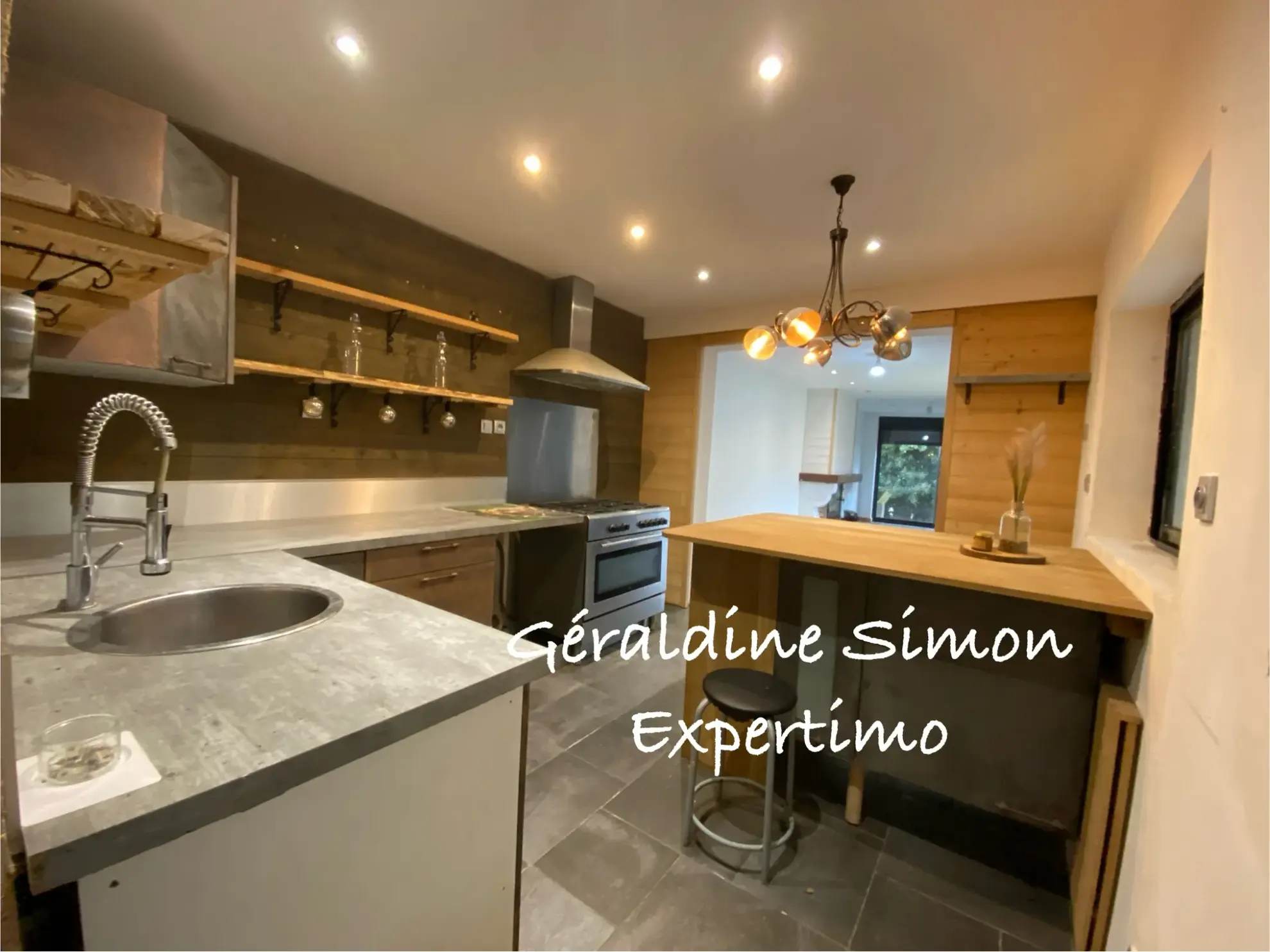 Maison à Lievin de 235 m² avec potentiel mixte et cour spacieuse 