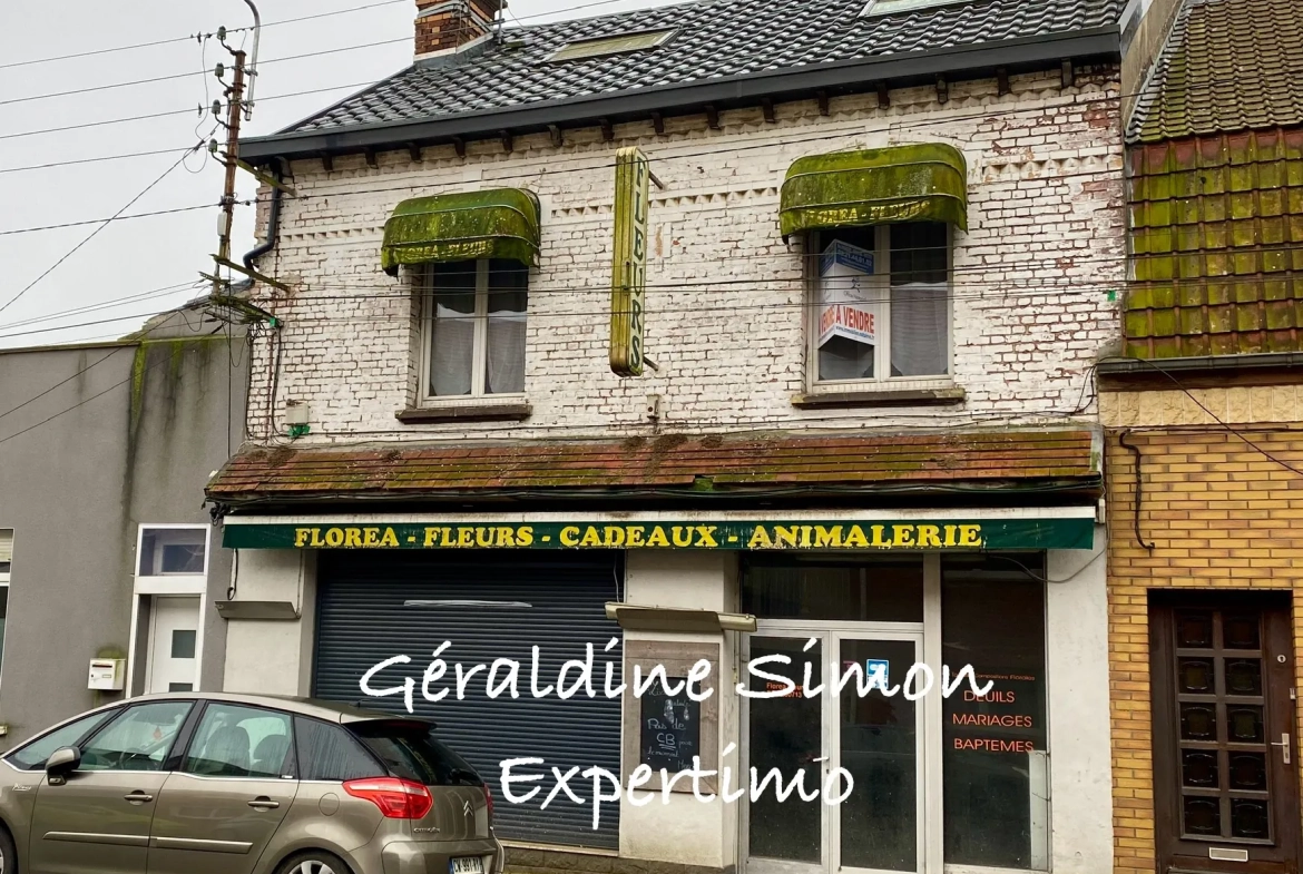 Maison à Lievin de 235 m² avec potentiel mixte et cour spacieuse 